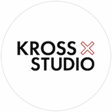宇宙船が乗った腕時計などユニークな製品を製作しているKross Studio